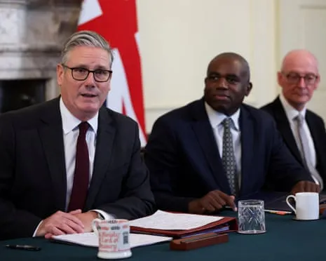 Starmer to Chair Cabinet Meeting Amid Growing Tensions After Exit of Top Aide